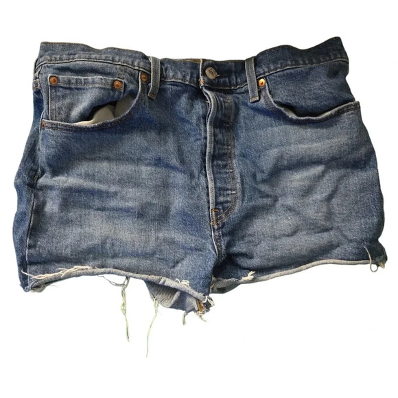 Levi's Distressed Women's Jean Shorts Size 32 - Picture 1 of 6